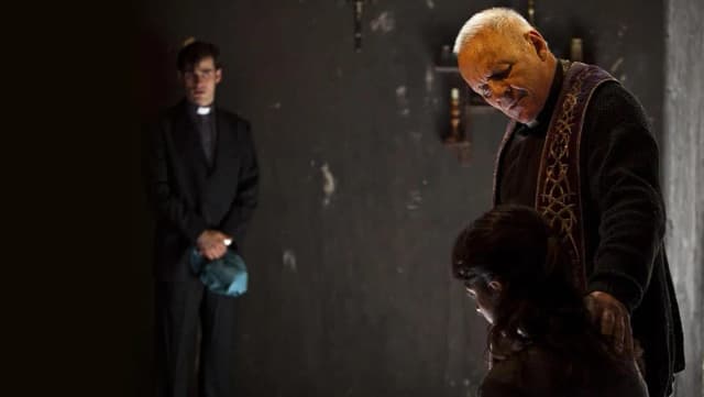 Rytuał horror: porównanie dwóch przerażających filmów o rytuałach